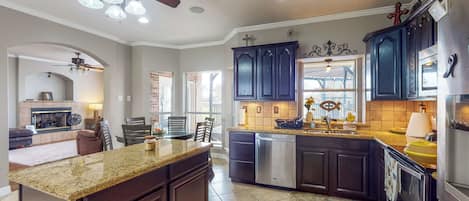 House (4 Bedrooms) | Interior