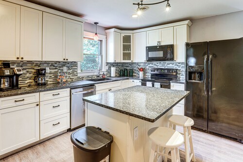 New Listing! Beautiful 4BR Dog-friendly OBX Home