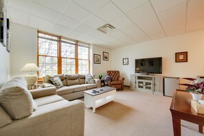 Interior - Work, Play & Explore: 9-unit New Kensington Base (New Kensington)