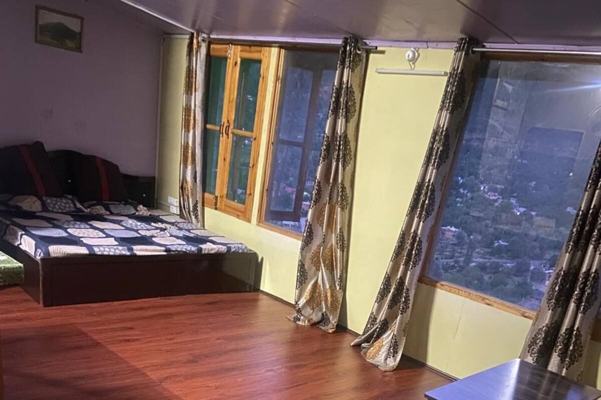 Deluxe Room | Meja, ruang kerja komputer riba, Wi-fi percuma 