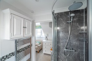 Bathroom - Cobblers Cottage, Well-next-the-Sea, Norfolk (Wells-next-the-Sea)