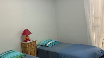 2 bedrooms, iron/ironing board, internet, bed sheets