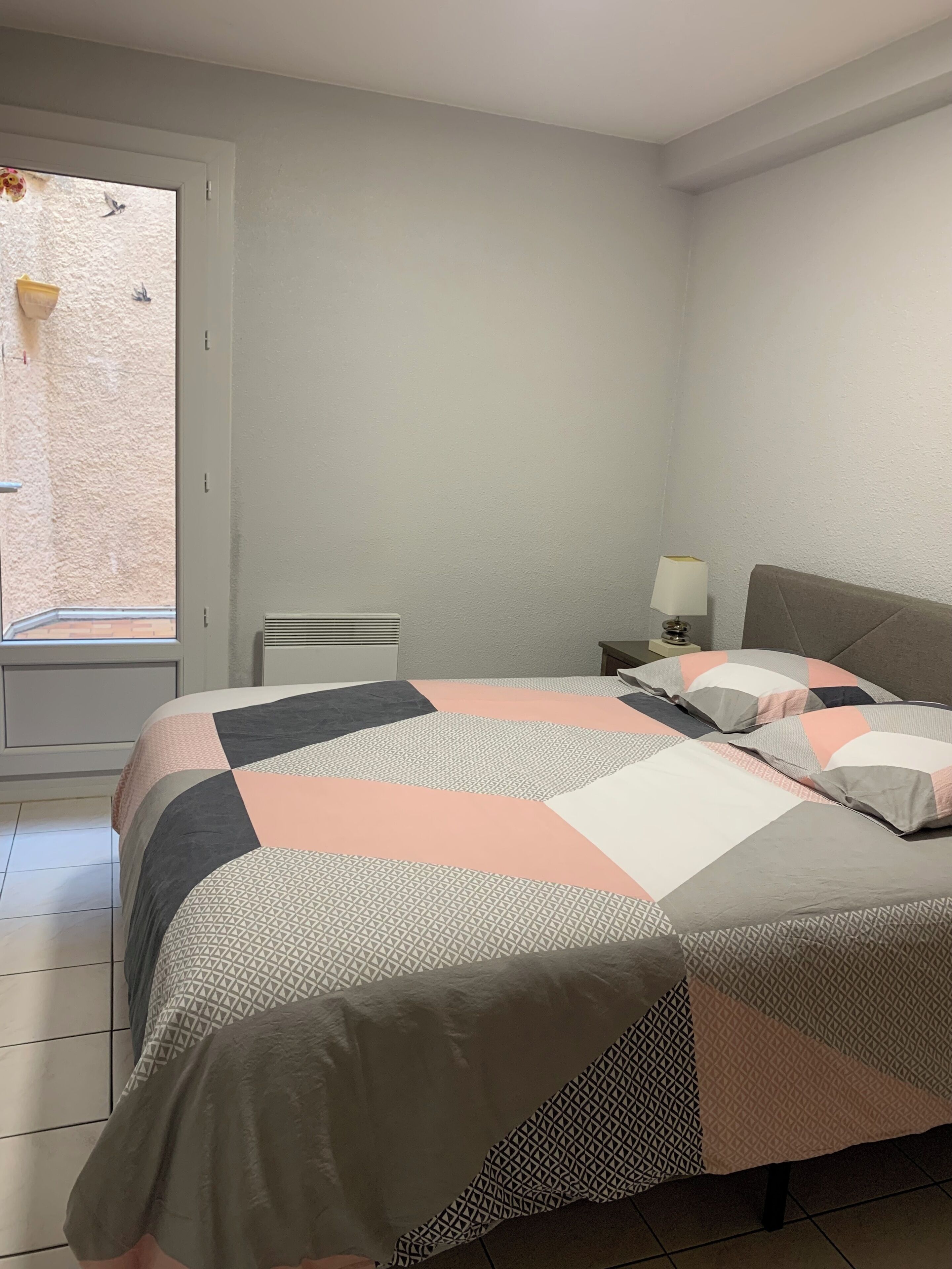 2 habitaciones, tabla de planchar con plancha, internet y ropa de cama 