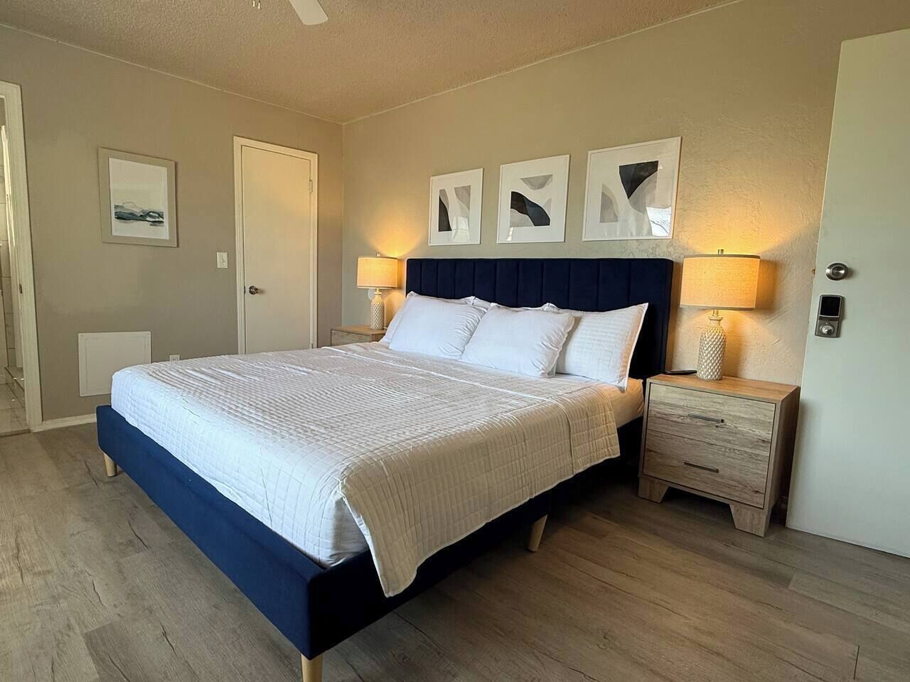 3 bedrooms, desk, WiFi