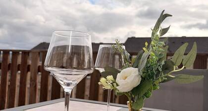 Blackberry House - High Spec Luxury Home with Panoramic Views and Outdoor Dining