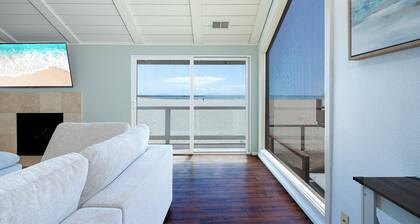 3371O Casa Del Mar - Oceanfront 4BR/3BA Beachfront Retreat in Hollywood Beach