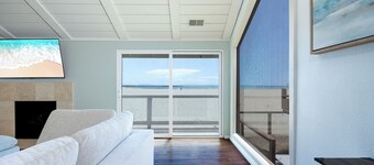 3371O Casa Del Mar - Oceanfront 4BR/3BA Beachfront Retreat in Hollywood Beach