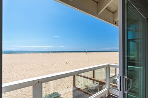 Property grounds - 3371O Casa Del Mar - Oceanfront 4BR/3BA Beachfront Retreat in Hollywood Beach (Oxnard)