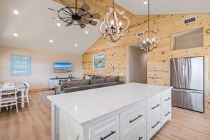 House, 3 Bedrooms | Living area | Smart TV, streaming services