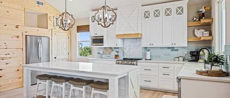 House, 3 Bedrooms | Private kitchen | Fridge, coffee/tea maker