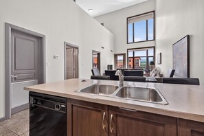 Interior - 2 Bd Loft 603 @ Playa. Pool & Hot Tub (Kelowna)