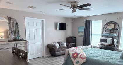 Bayside Coastal Retreat Near Copano Bay