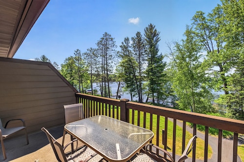 Gorgeous Condo on Duck Lake with indoor pool and onsite volleball, tennis and fi