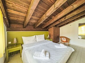 Room - Nice apartment for 4 guests with WIFI, pool, TV, balcony, pets allowed and panoramic view (Laax)