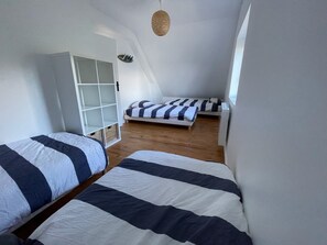 Fer et planche à repasser, accès Internet, draps fournis