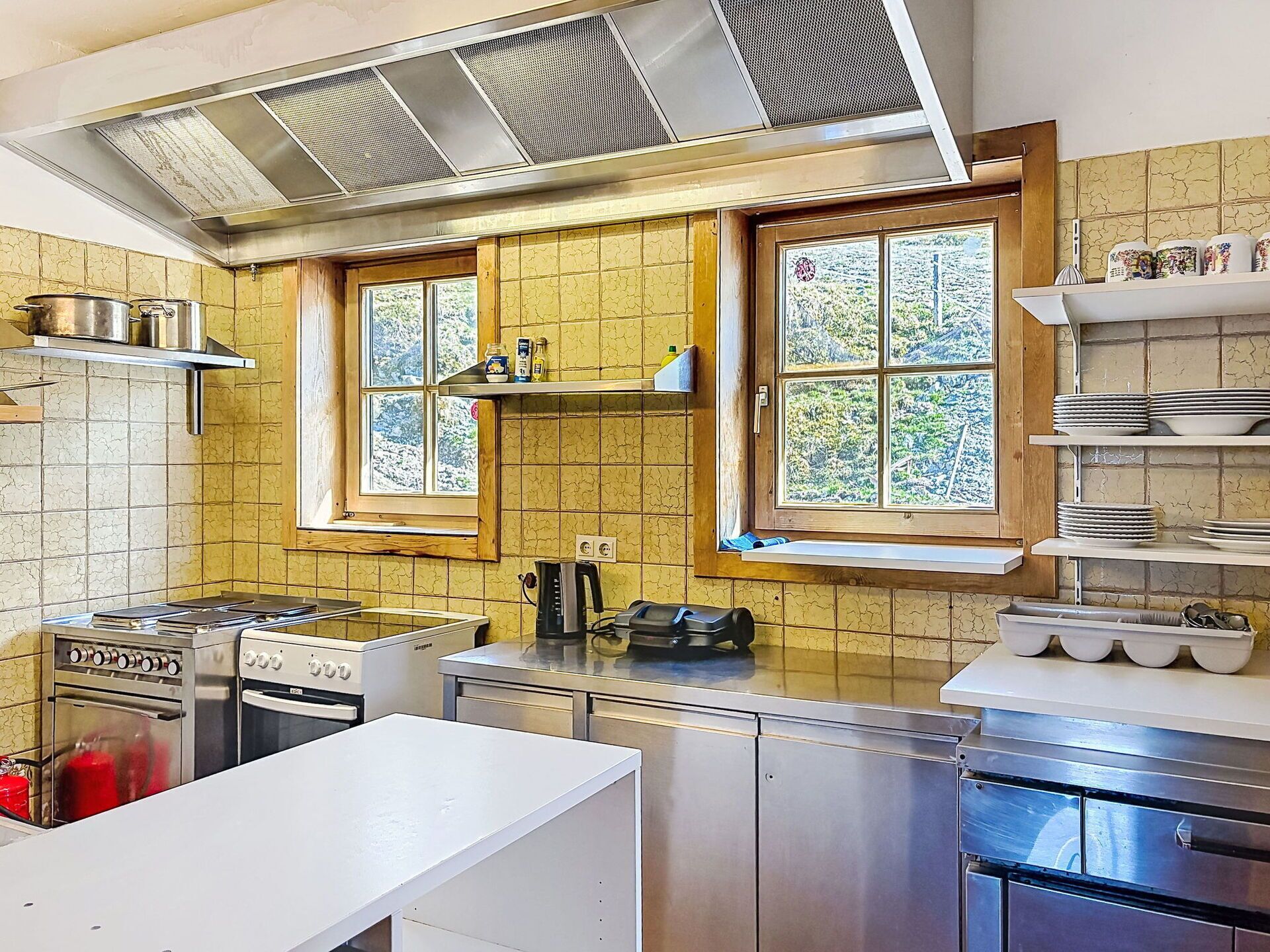 Küche, Küchengerät, Countertop, Major Appliance, Interior Design, Flooring, Holz, Cabinetry, Decke, Haushaltsgerät