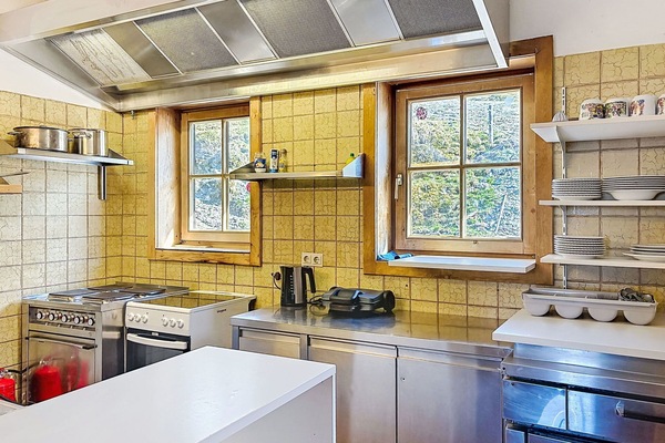 Küche, Küchengerät, Countertop, Major Appliance, Interior Design, Flooring, Holz, Cabinetry, Decke, Haushaltsgerät