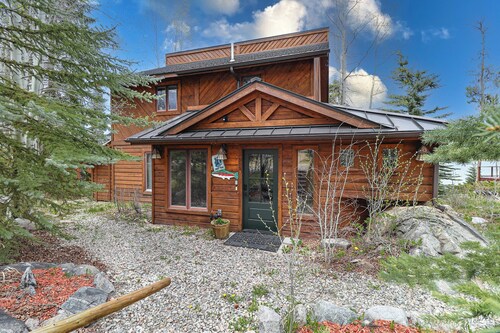 New!Quiet Shore Chalet-Cozy 3 Bed/3 Bath Home on the Shores of Columbine Lake