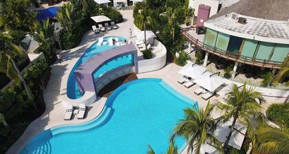 Elegance - Jungle meet with private pool (heated)