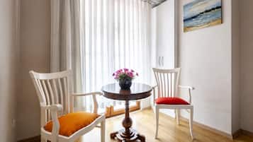 Kamar Deluks, pemandangan kota | Tempat makan