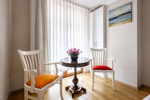 Deluxe Room, City View | Dining - My Way Teras Hotel (İstanbul)