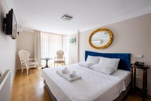 Deluxe Room, City View | Desk, laptop workspace, free WiFi