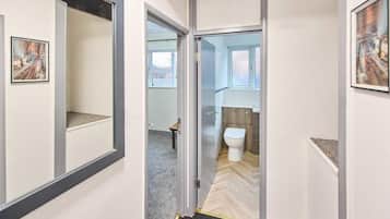 Separate bathtub and shower, deep-soaking bathtub