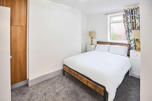 Apartment Sleeps 8 With Wifi - Nottingham