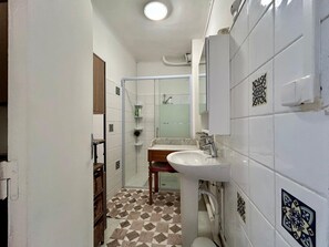 Dusche, Handtücher, Seife, Toilettenpapier