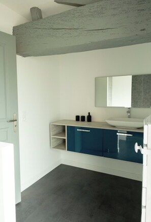 Bathroom - Elegant house 100m2, garden, relaxation and comfort (Portets)