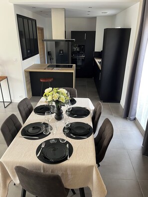 Dining - Elegant house 100m2, garden, relaxation and comfort (Portets)