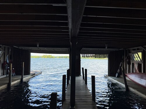 Lake Winnipesaukee Cottages at Cove Point Family Retreat