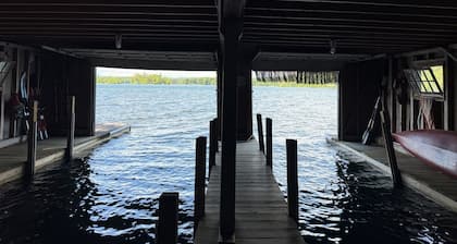 Lake Winnipesaukee Cottages at Cove Point Family Retreat