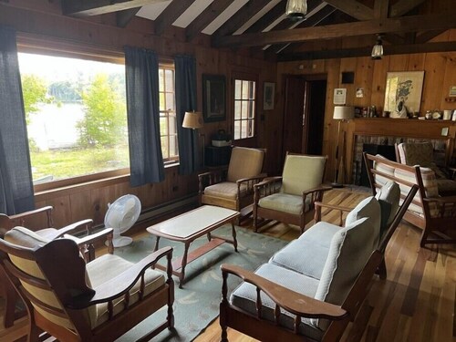 Lake Winnipesaukee Cottages at Cove Point Family Retreat