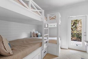 4 quartos, Wi-Fi de cortesia, roupa de cama