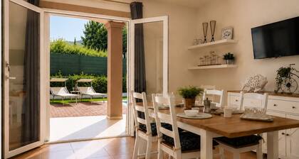Nura | House in Solanas between sea and nature