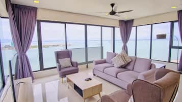 Apartment, 3 Bedrooms, Sea View | Living area
