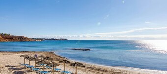CB Living - Pool view apartment in Aguamarina