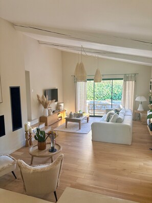 Smart TV, ping pong - Charming house with pool in the heart of Provence (Orange)