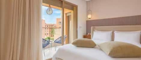 Iron/ironing board, internet, bed sheets