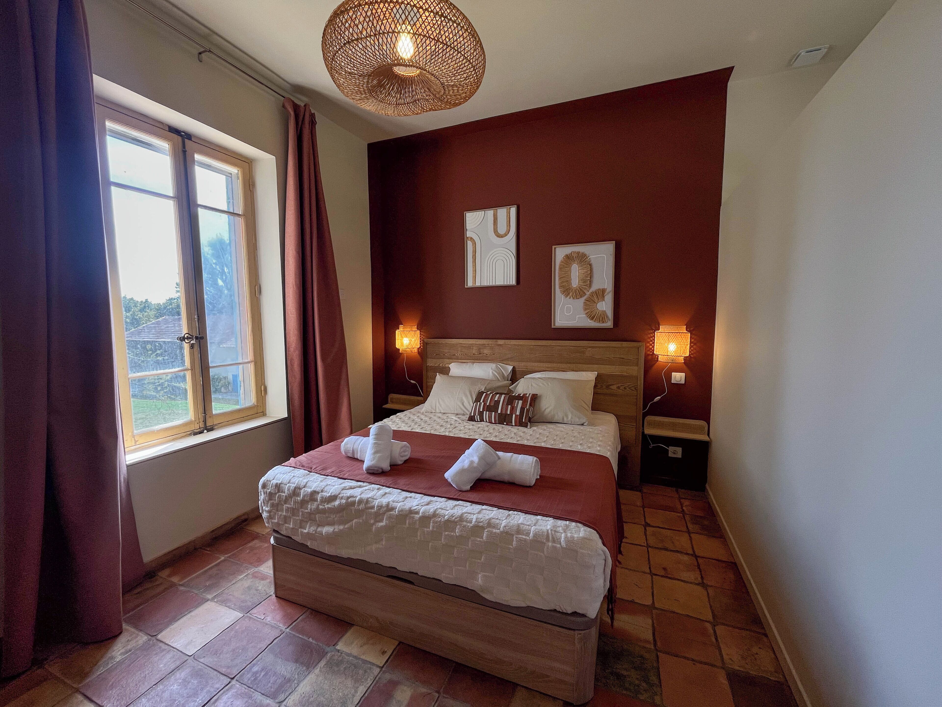 10 bedrooms, iron/ironing board, free WiFi, bed sheets