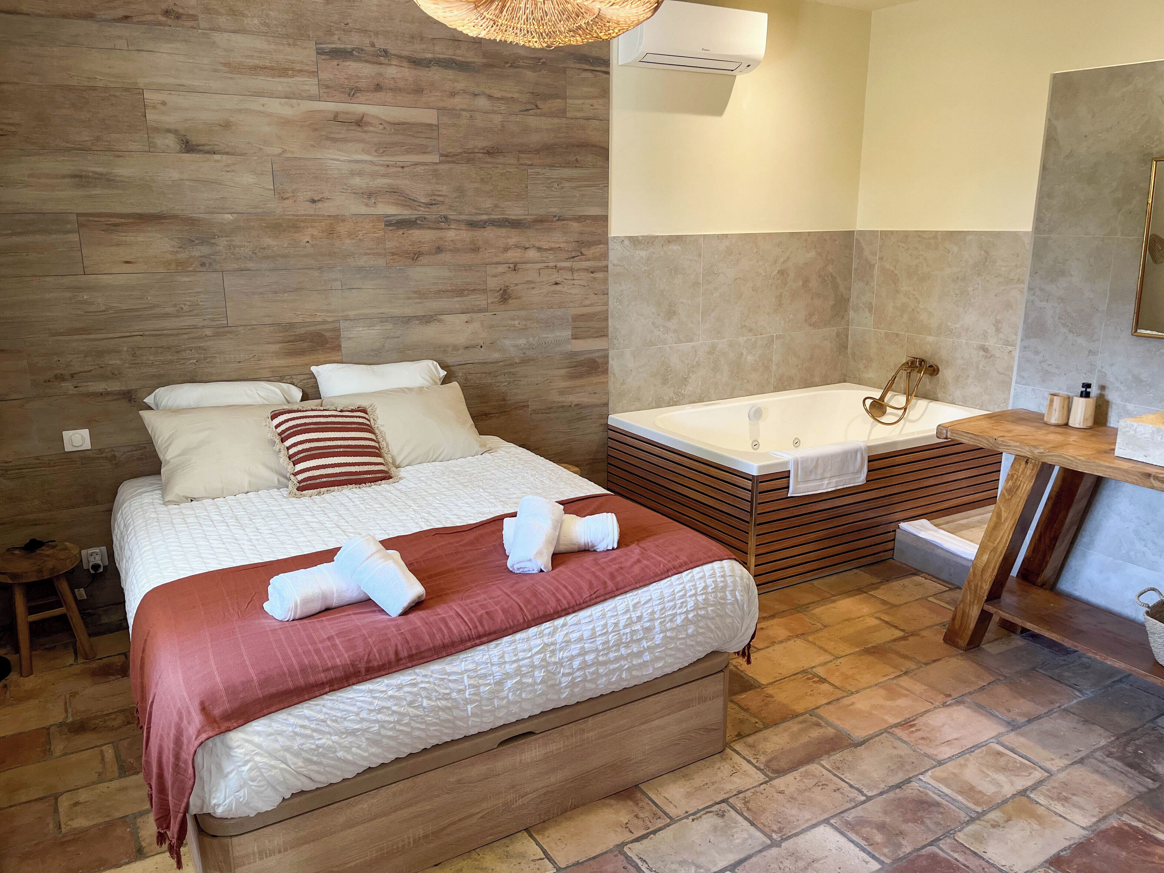 10 chambres, fer et planche à repasser, Wi-Fi gratuit, draps fournis