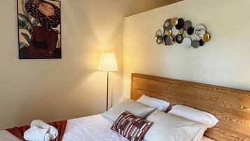 10 bedrooms, iron/ironing board, free WiFi, bed sheets