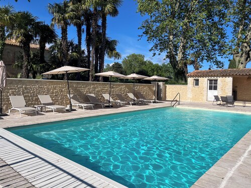 Mas Dou Rose, farmhouse with swimming pool near Alpilles