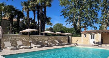 Mas Dou Rose, farmhouse with swimming pool near Alpilles