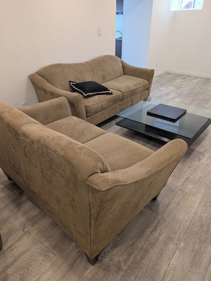 Living area - Mono Apartment (Orangeville)