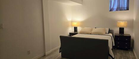 1 habitación, tabla de planchar con plancha, cuna de viaje y wifi