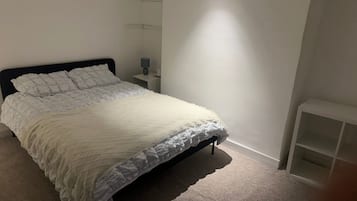 4 Schlafzimmer, Bügeleisen/Bügelbrett, kostenloses WLAN, Bettwäsche