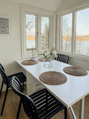 Dining - Cottage on a hill overlooking Öresjö (Borås)