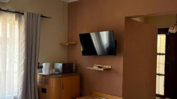 Bureau, espace de travail pour ordinateur portable, Wi-Fi gratuit